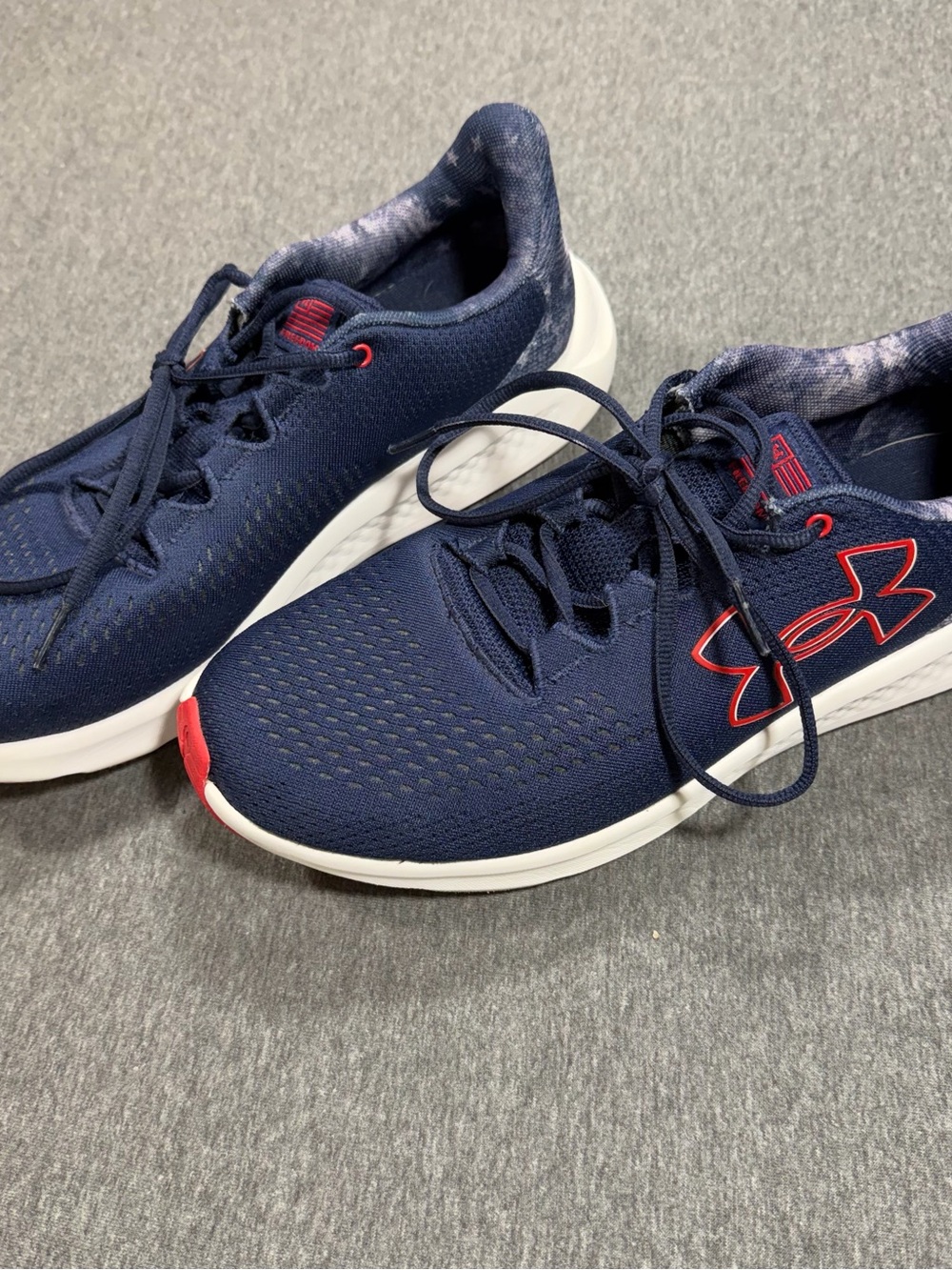 Under Armour 3027432 Men’s 10.5 Charged Pursuit 3 Big Logo Freedom Running Shoes